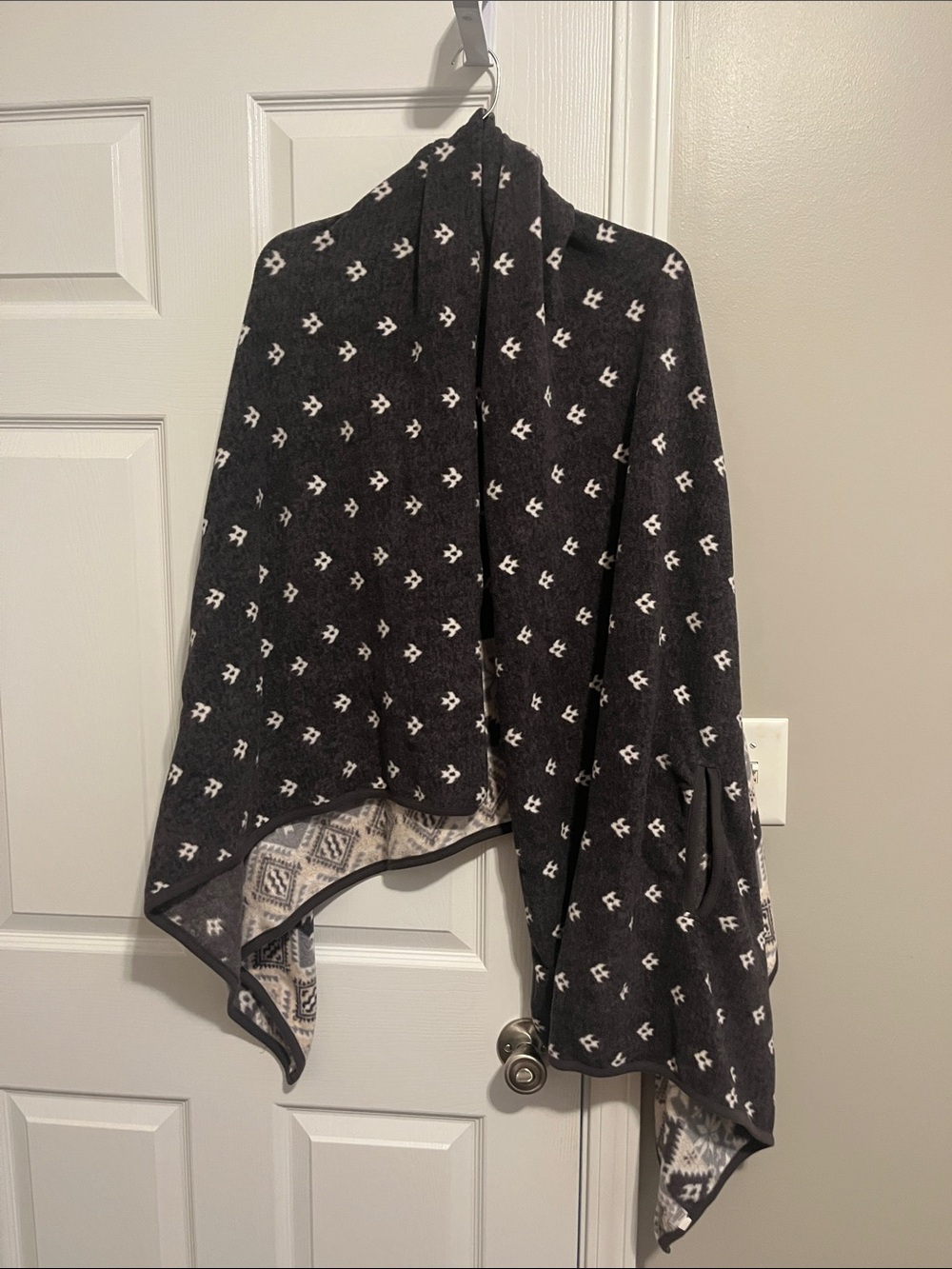 CuddlDuds Gray Shawl